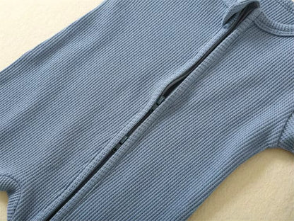 Long-sleeved romper with zipper